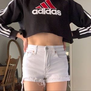 White Levi’s shorts